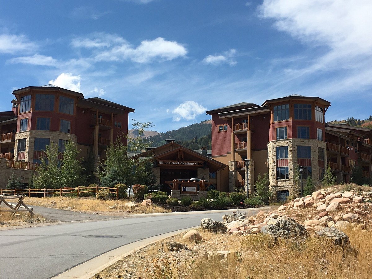 Sunrise Lodge entrance