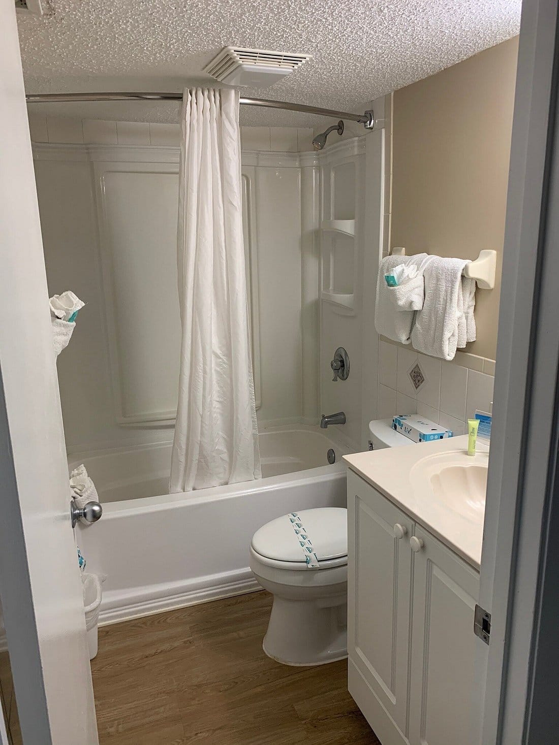 Tropic Shores Resort Bathroom