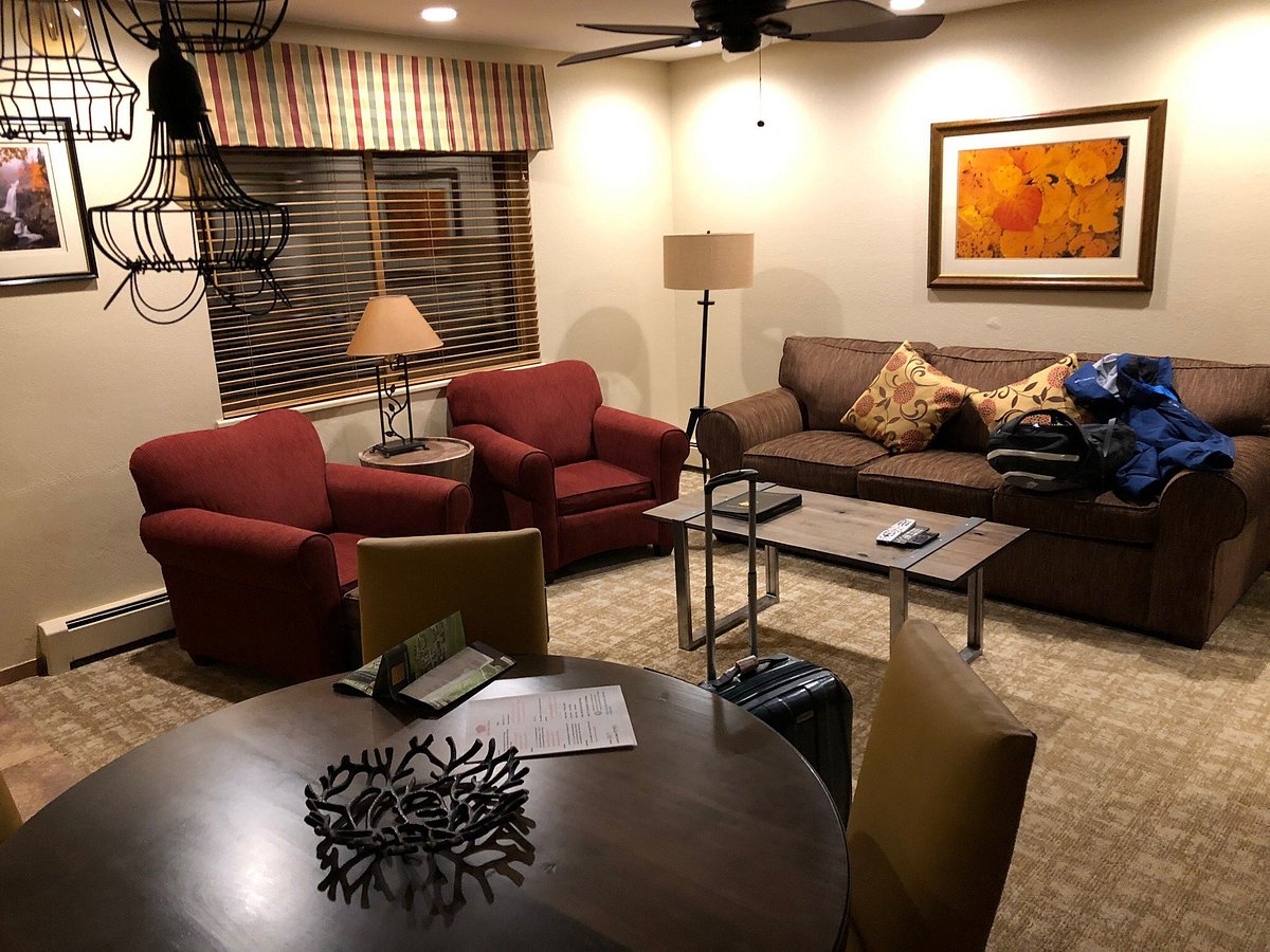 Eagle Point Resort living room