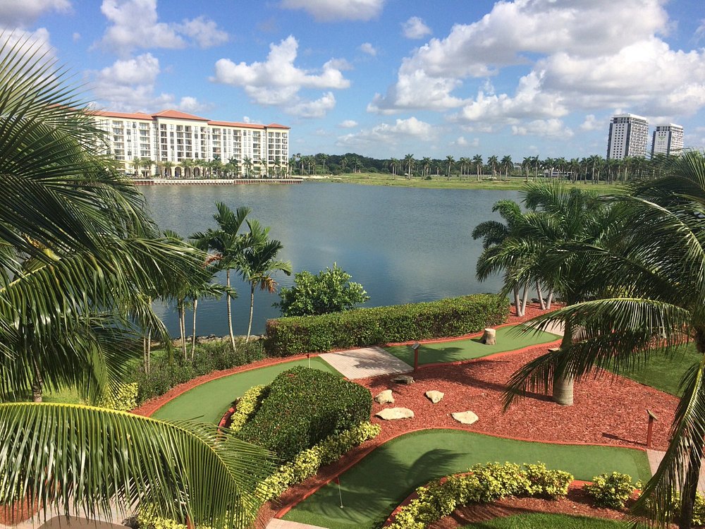 Exterior View Of Marriott Villas Doral