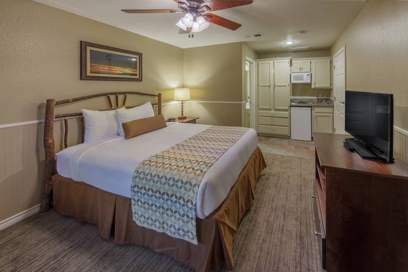 Holiday Inn Club Vacations Villages Resort at Lake Palestine Bedroom