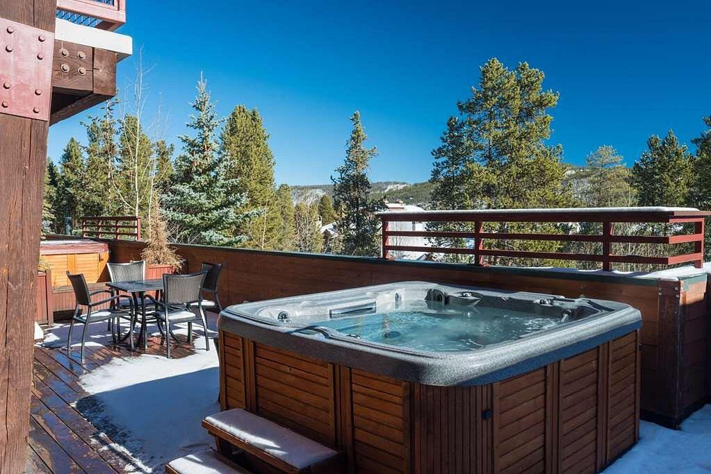 Valdoro Mountain Lodge, Hilton Grand Vacations, Colorado Timeshare, Balcony, Hot Tub
