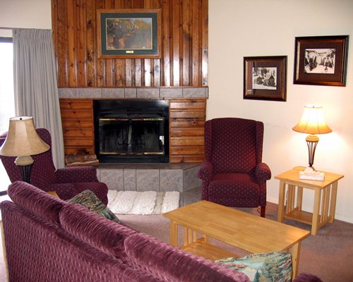 Crown Point Condominiums (Nm) living room