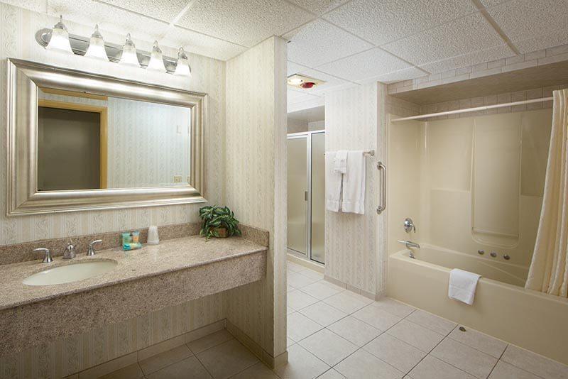 Villa Roma Resort Lodges Bathroom