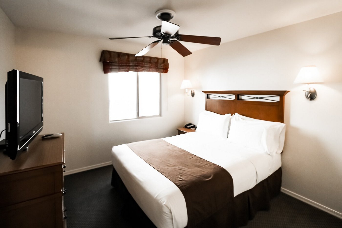 bedroom at villas of cave creek