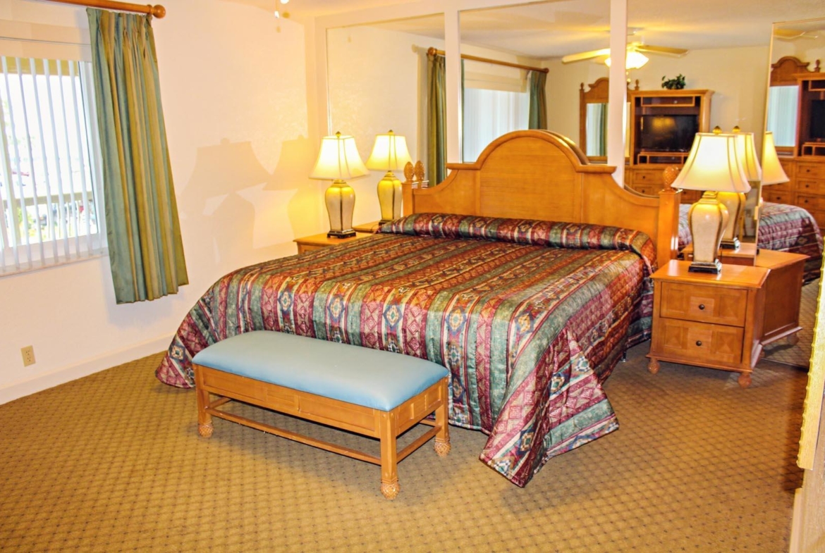 Coral Reef Beach Resort (Florida) bedroom