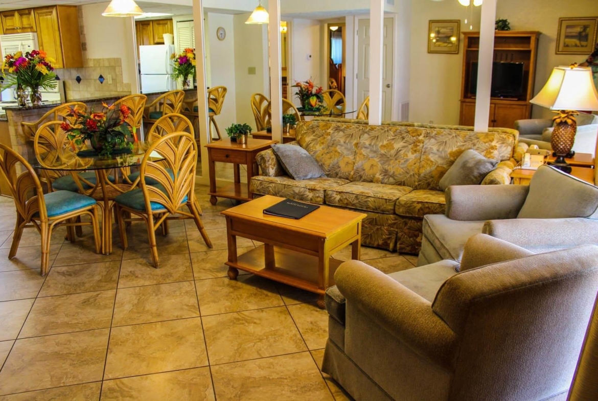 Coral Reef Beach Resort (Florida) living room