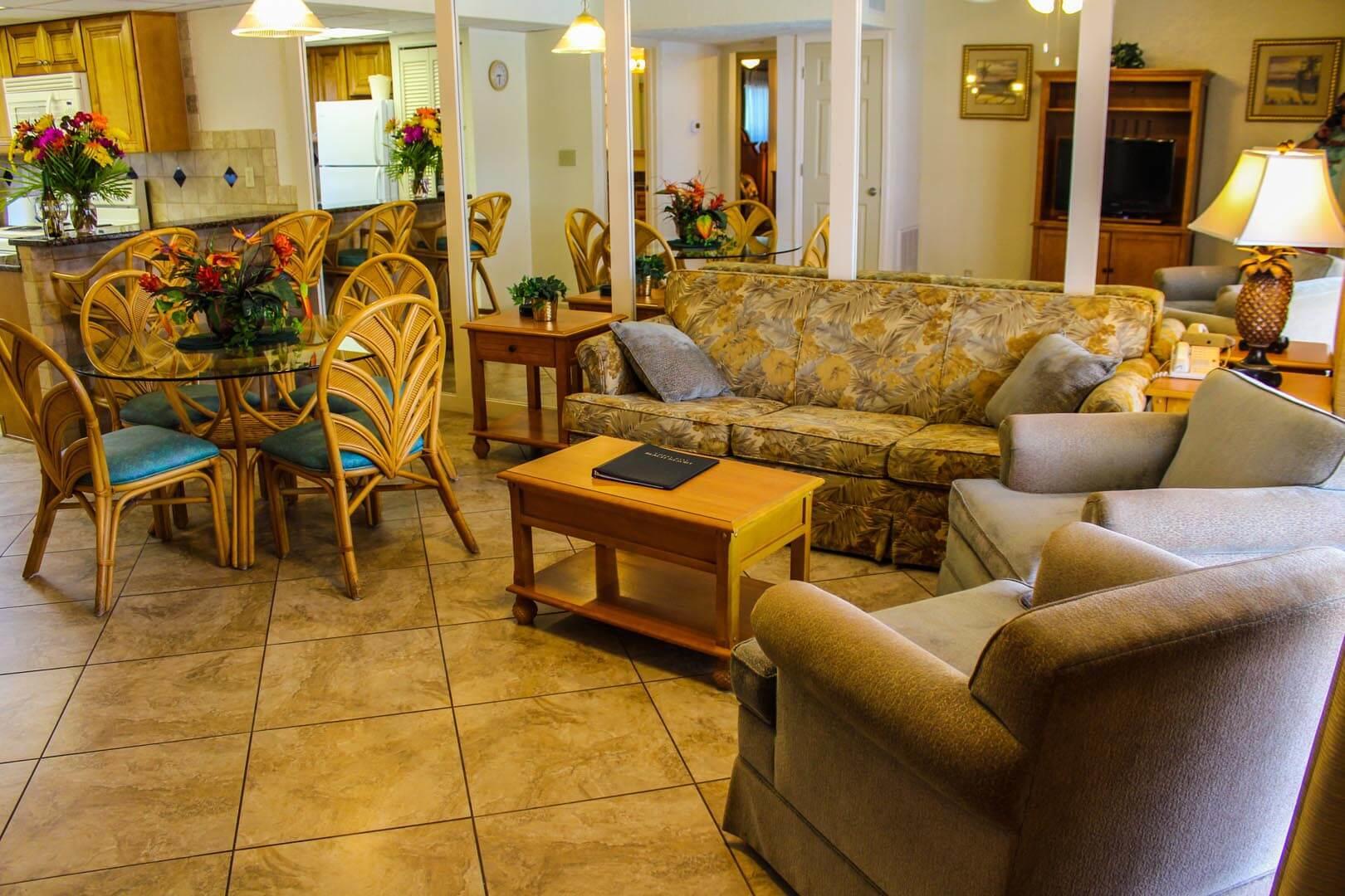 Coral Reef Beach Resort (Florida) living room