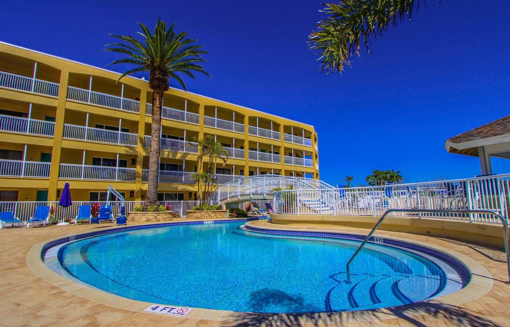 Coral Reef Beach Resort (Florida) pool