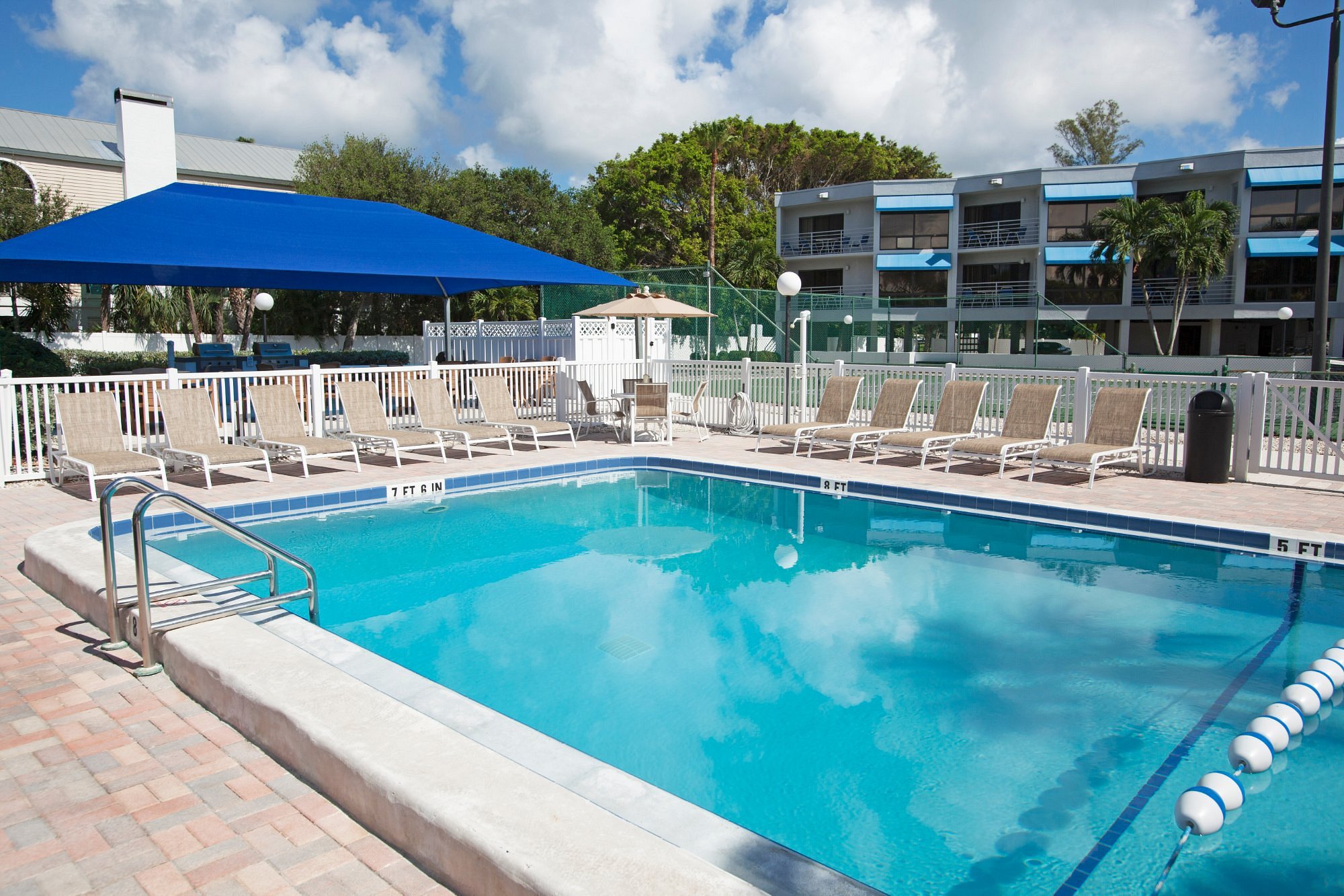 Gulf Tides of Longboat Key pool