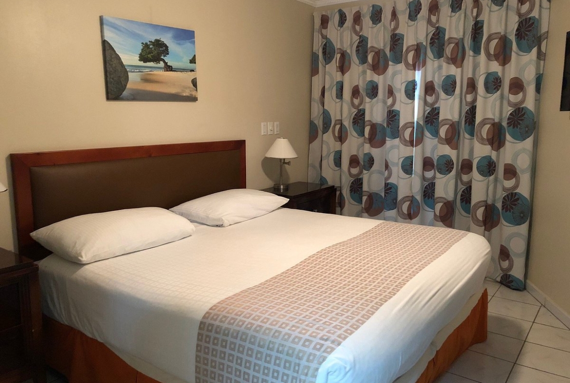 La Quinta Beach Resort bedroom