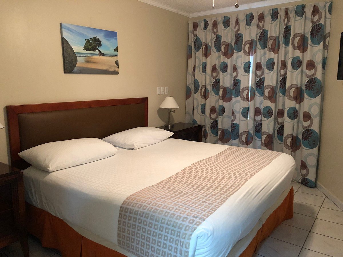 La Quinta Beach Resort bedroom