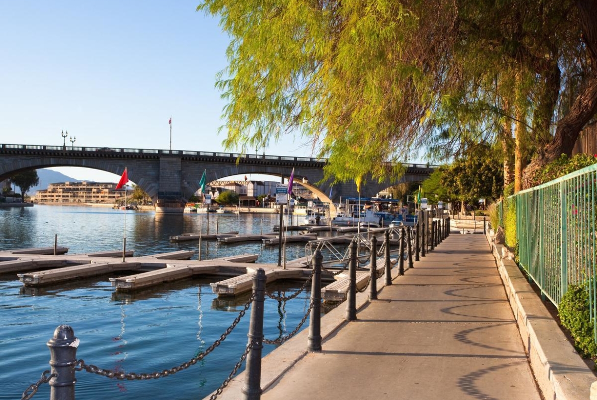 London Bridge Resort dock