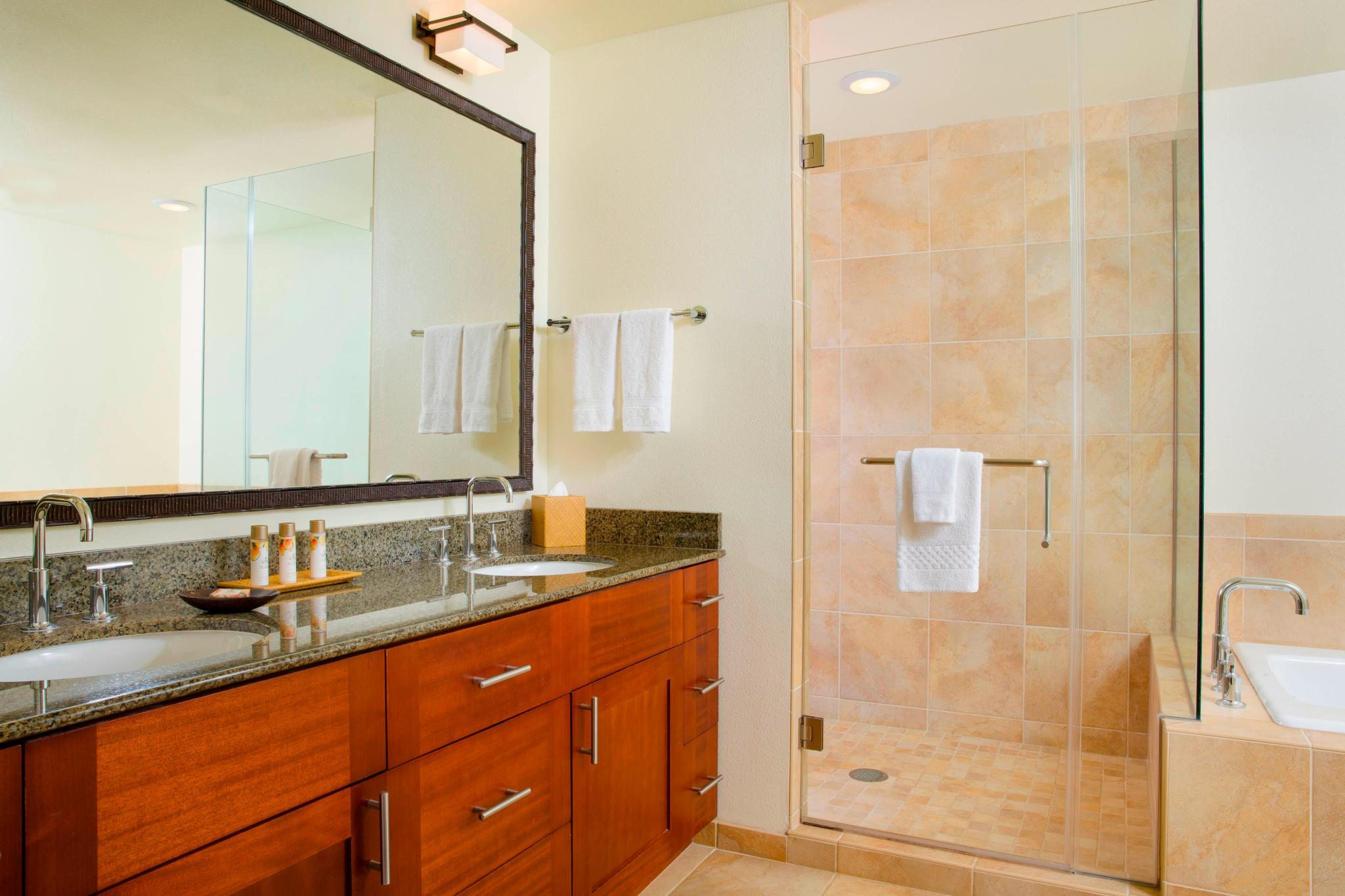 Marriott's Kauai Lagoons - Kalanipu'u bathroom