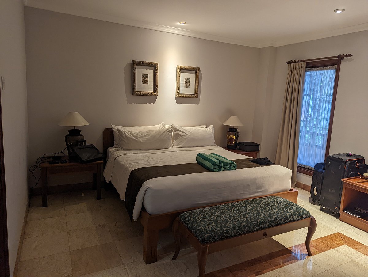 Peninsula Beach Resort bedroom