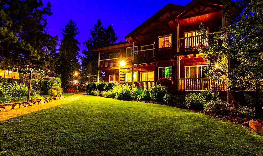 Red Wolf Lakeside Lodge