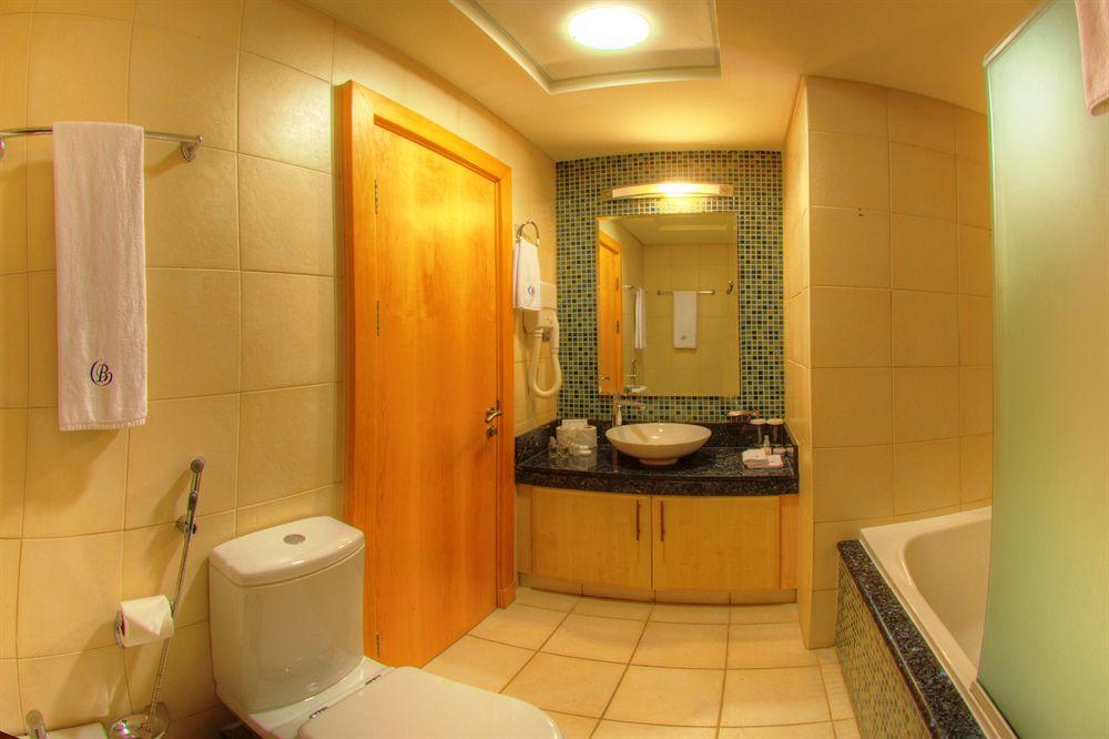 Royal Club At Palm-Jumeirah bathroom