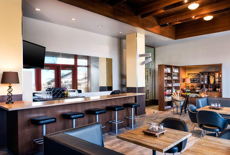 The Westin Riverfront Mountain Villas Bar