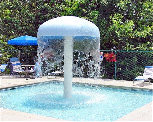 Club Chalet of Gatlinburg pool fountain