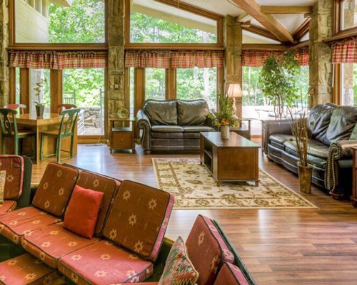 Club Chalet of Gatlinburg living area