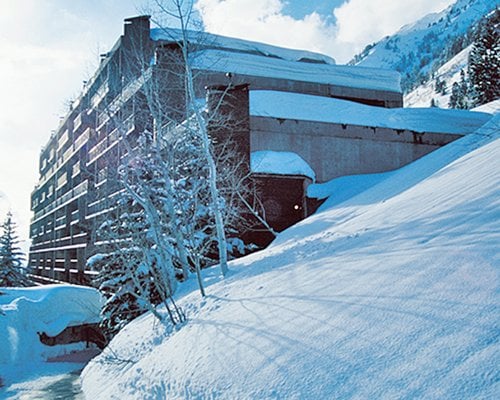 Iron Blosam Lodge Snow Exterior
