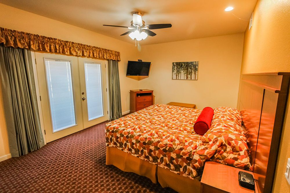 Roundhouse Resort Bedroom