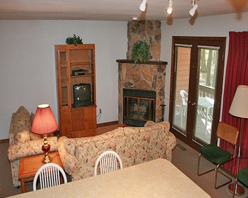 Silverwoods at Treasure Lake Living Room