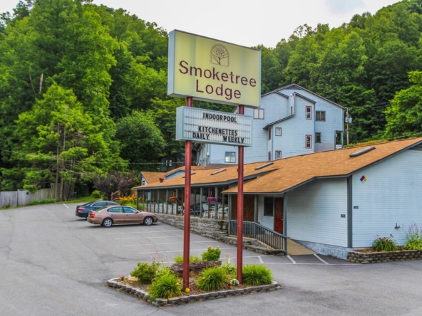 Smoketree Lodge