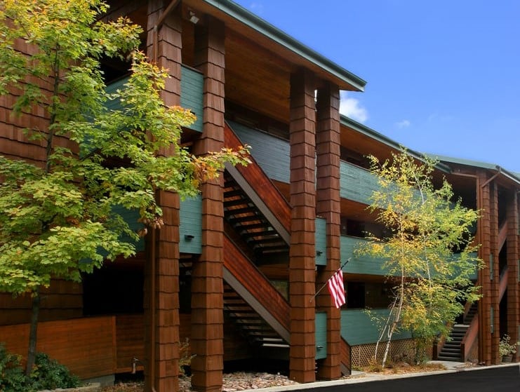 Snow Lake Lodge Exterior