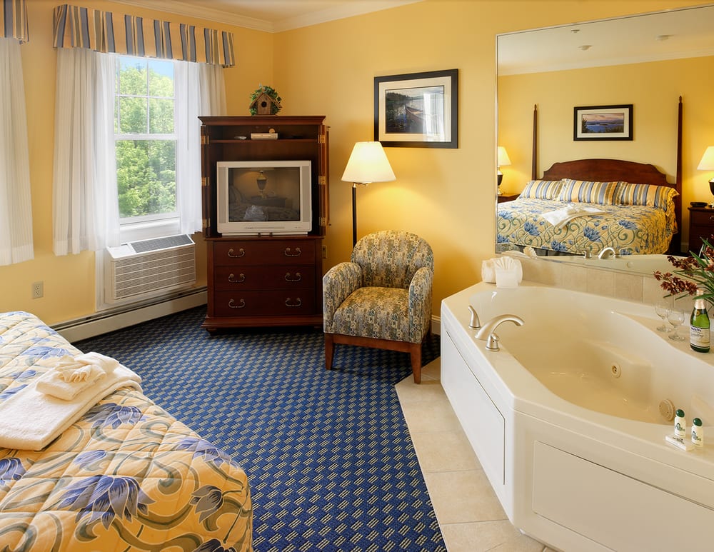 Steele Hill Resort Bedroom