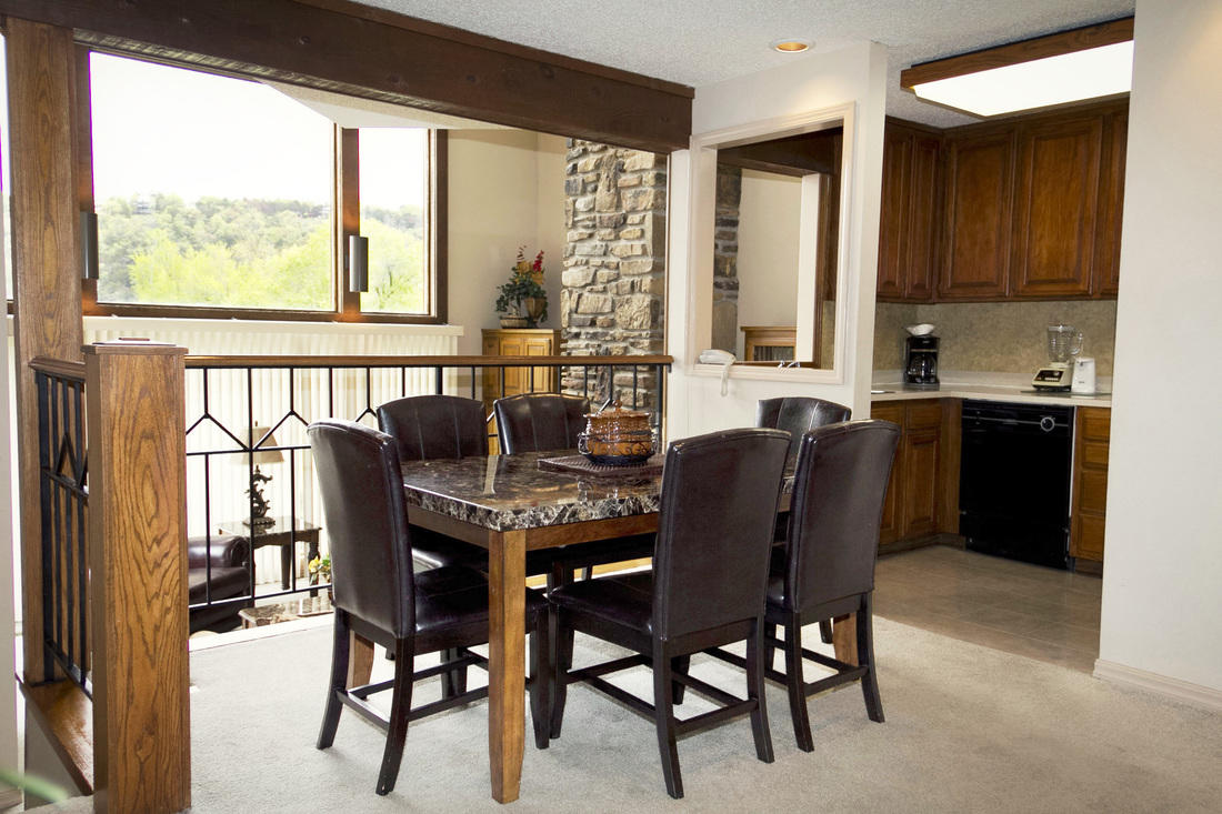 Table Rock Landing on Holiday Island Dining Room