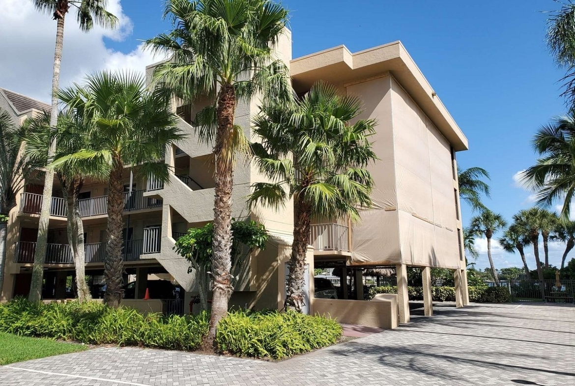 Vanderbilt Beach And Harbour Club Sunset Exterior