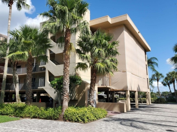 Vanderbilt Beach And Harbour Club Sunset Exterior