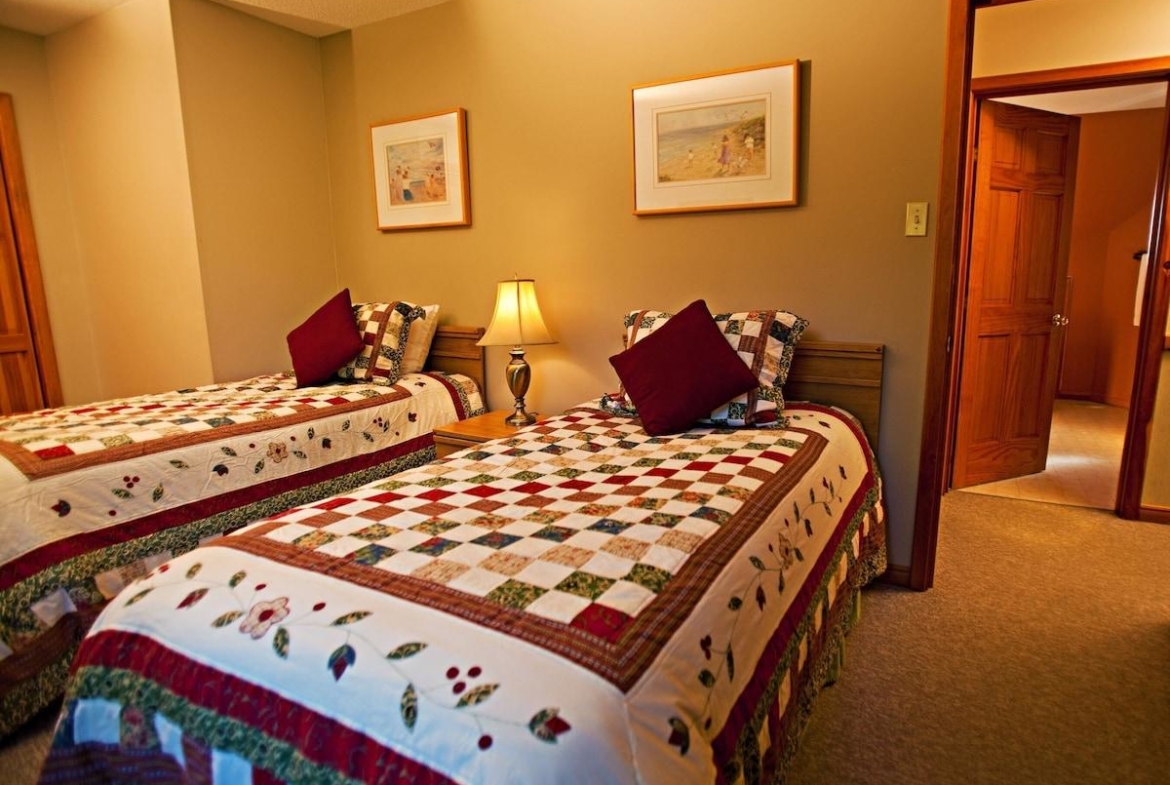 Calabogie Lodge Resort bedroom