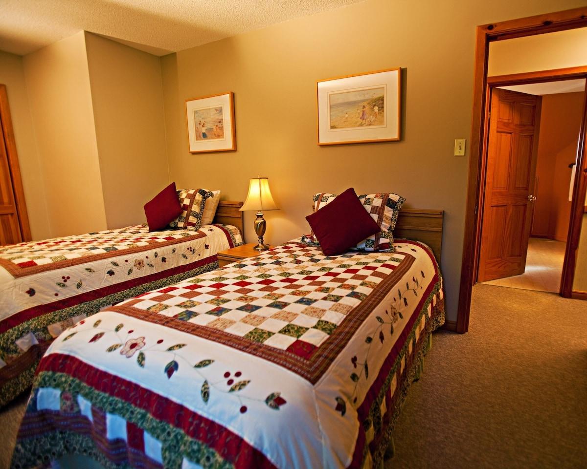 Calabogie Lodge Resort bedroom