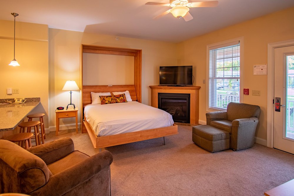 Eastern Slope Inn suite