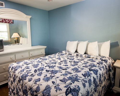 Edgewater Beach Resort bedroom