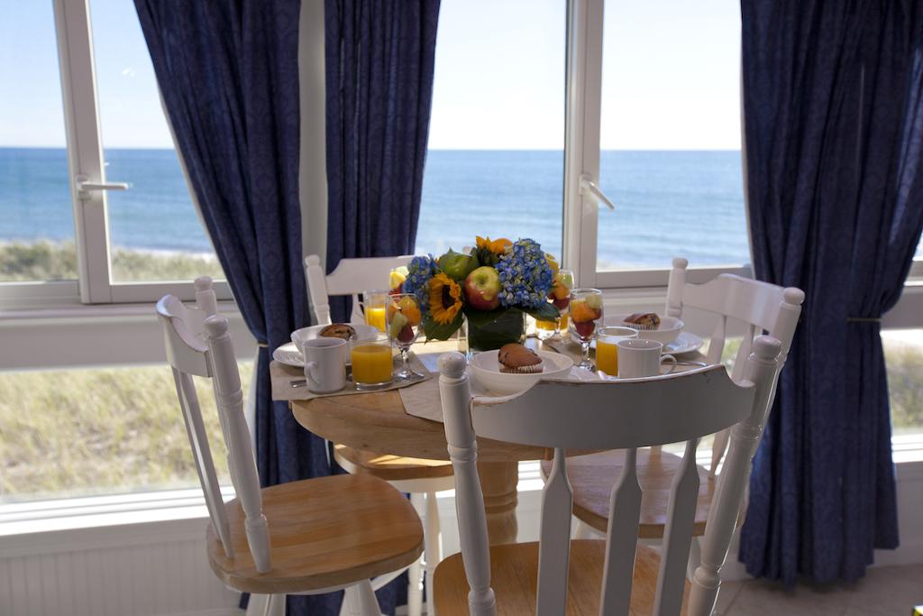 Edgewater Beach Resort dining area