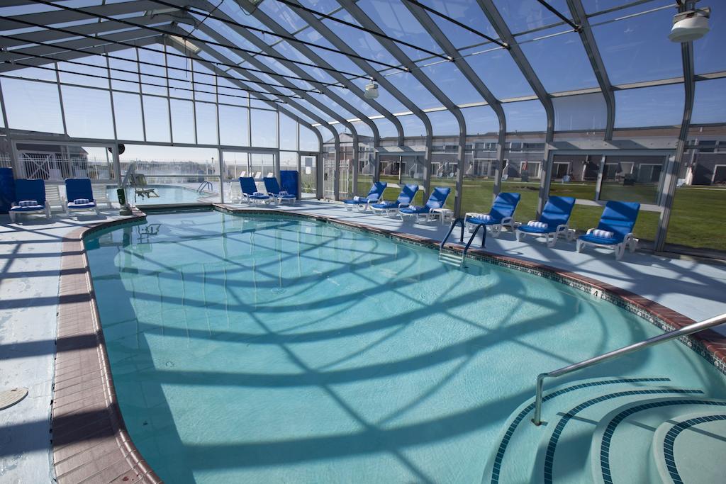 Edgewater Beach Resort pool