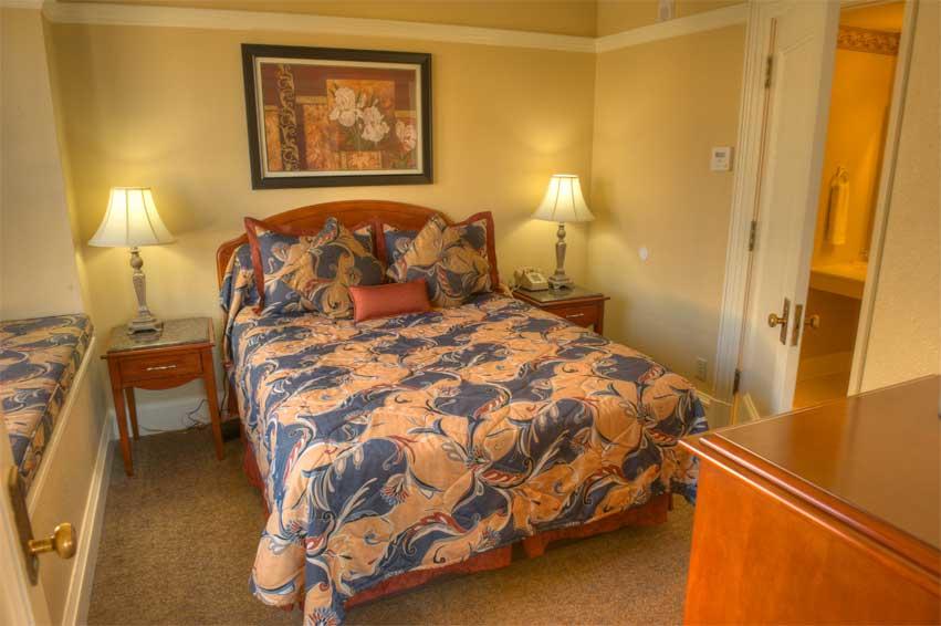 Gaslamp Plaza Suites bedroom