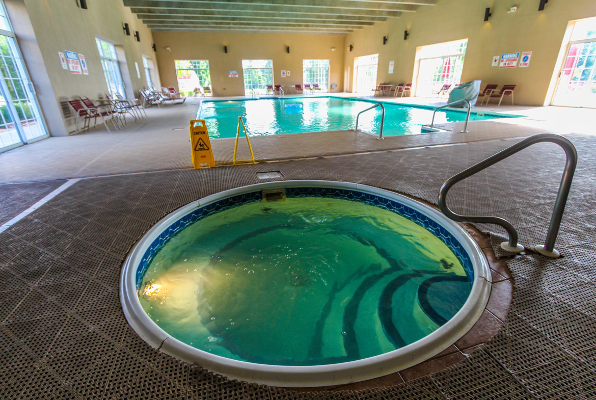 Grand Crowne Resort hot tub