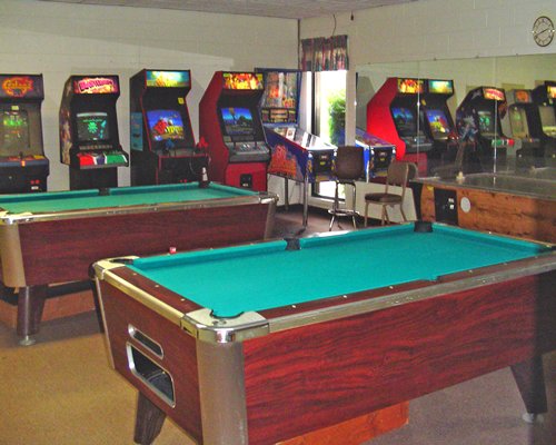 Hiawatha Manor At Lake Tansi Village game room