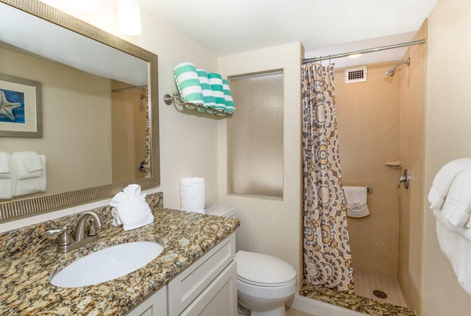 Hollywood Beach Tower bathroom