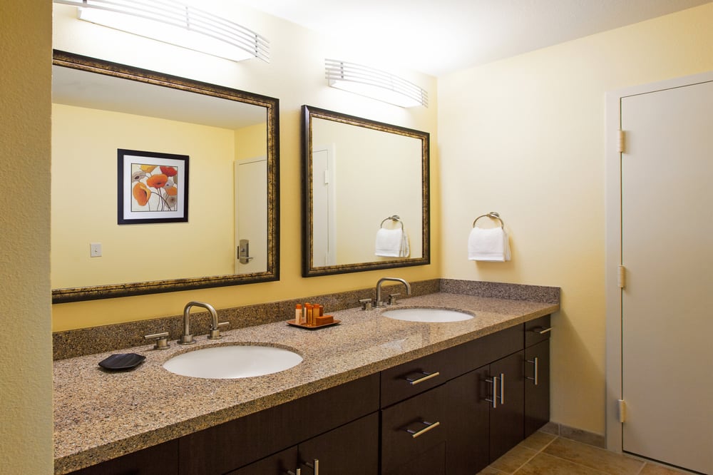 Winners Circle Beach And Tennis Resort bathroom