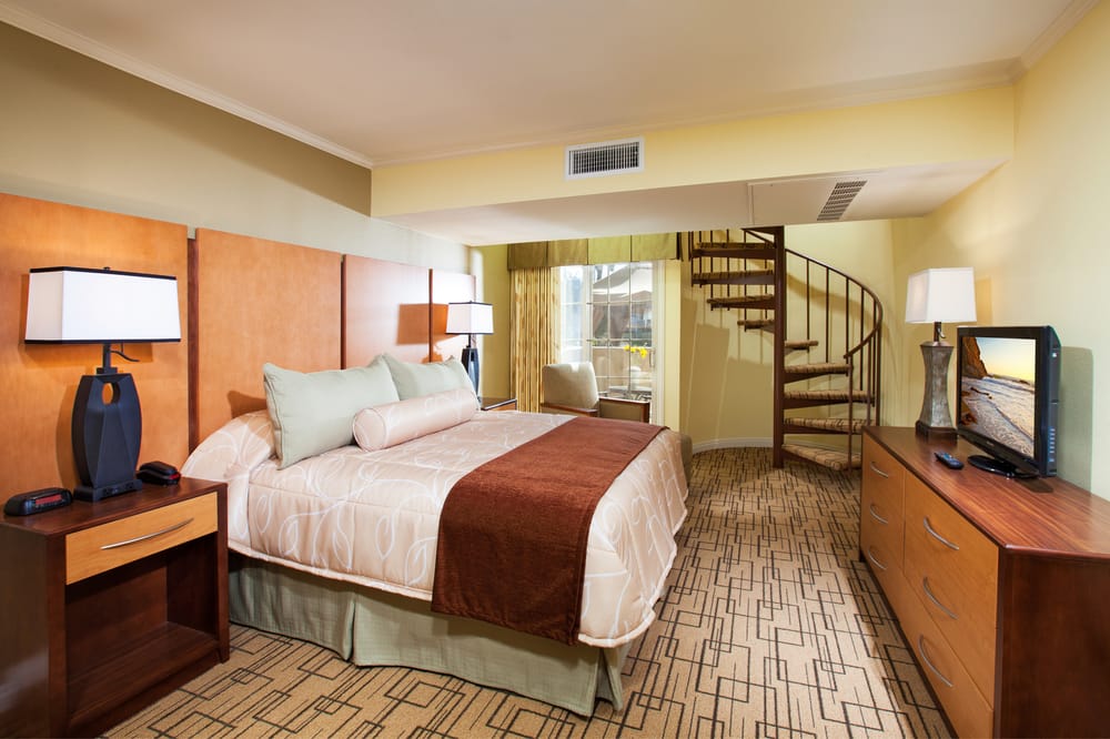 Winners Circle Beach And Tennis Resort bedroom