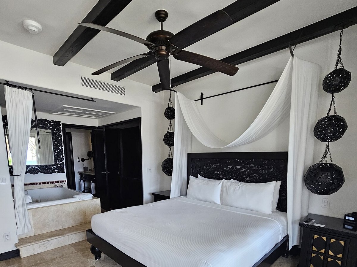 Cabo Azul Resort and Spa, bedroom, Diamond Mexico, Hilton Grand Vacations Club