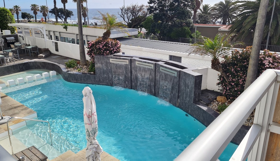 The Peninsula All-Suite Hotel Pool