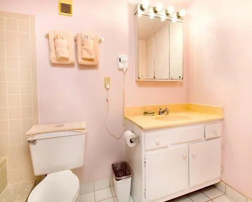 Seven Seas Resort Condo Bathroom