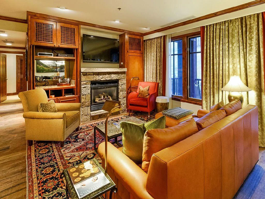 Room at the Ritz Carlton Aspen Highlands with plenty of amenities 