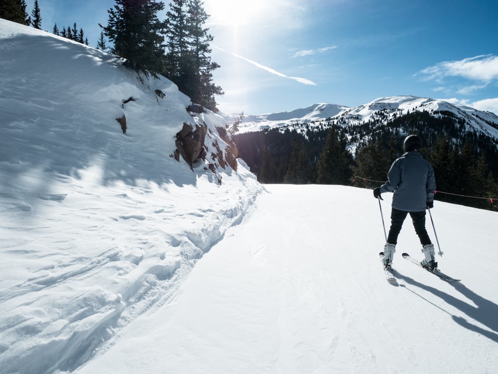 breathtaking views while skiing near vail ski resort